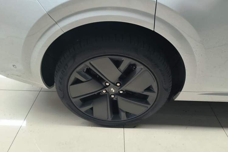 Used Li Auto L6 2025 Max Smart Refresh Edition Right Rear Wheel Hub