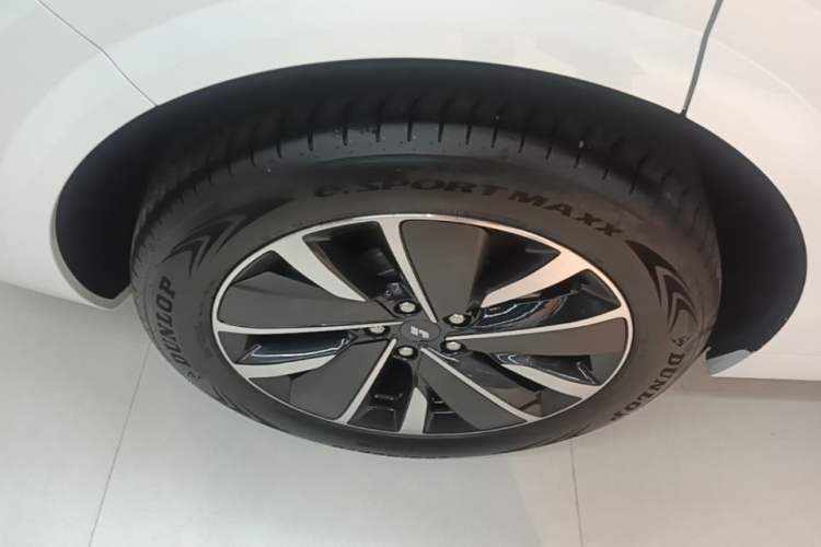 Used Li Auto L6 2025 Pro Smart Refresh Edition Right Rear Wheel Hub