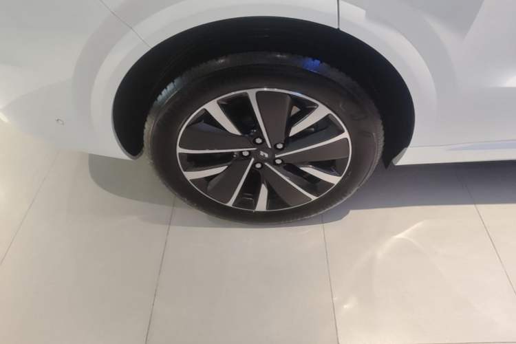 Used Li Auto L6 2025 Pro Smart Refresh Edition Right Rear Wheel Hub