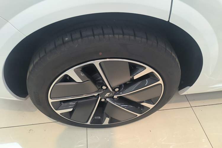 Used Li Auto L6 2025 Pro Smart Refresh Edition Right Rear Wheel Hub