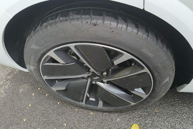 Used Li Auto L6 2025 Max Smart Refresh Edition Right Rear Wheel Hub