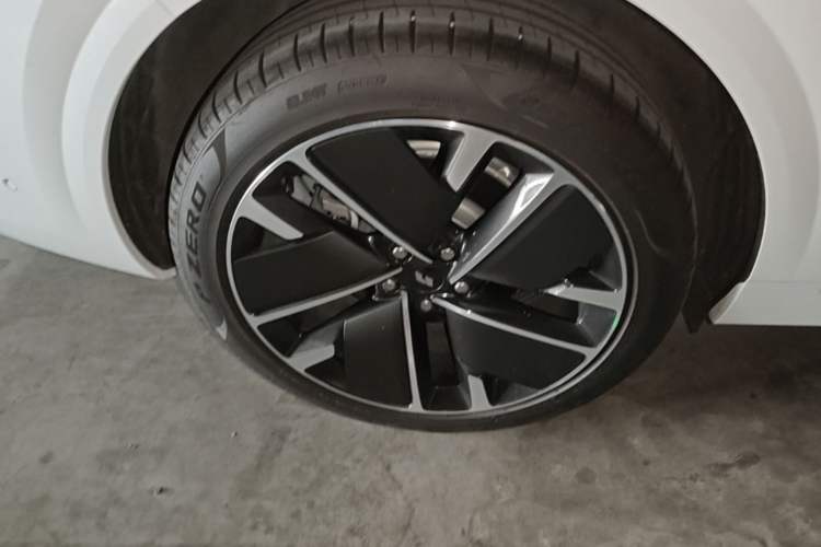 Used Li Auto L6 2025 Max Smart Refresh Edition Right Rear Wheel Hub