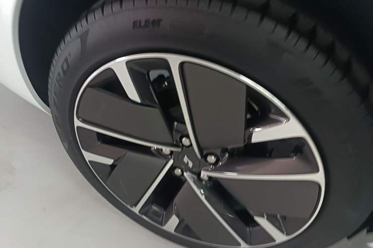 Used Li Auto L6 2025 Max Smart Refresh Edition Right Rear Wheel Hub