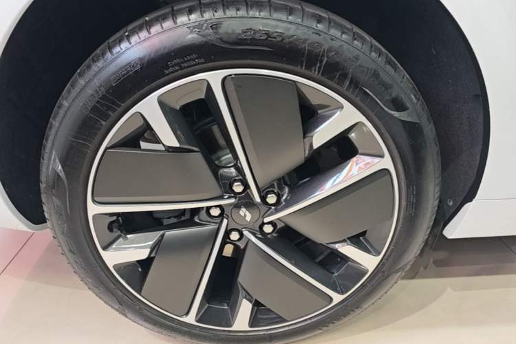Used Li Auto L6 2025 Max Smart Refresh Edition Right Rear Wheel Hub