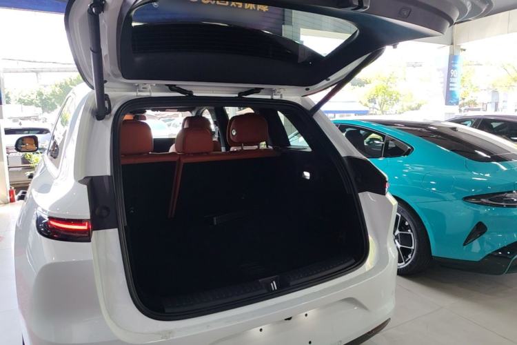 Used Li Auto L6 2025 Pro Smart Refresh Edition Trunk