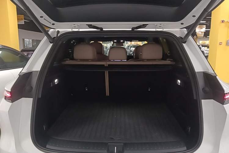 Used Li Auto L6 2025 Max Smart Refresh Edition Trunk