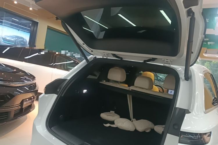 Used Li Auto L6 2025 Pro Smart Refresh Edition Trunk