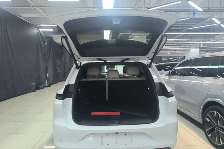 Used Li Auto L6 2025 Pro Smart Refresh Edition Trunk