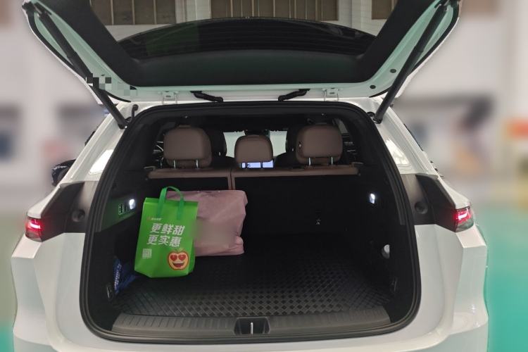 Used Li Auto L6 2025 Pro Smart Refresh Edition Trunk