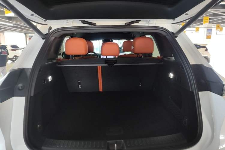 Used Li Auto L6 2025 Max Smart Refresh Edition Trunk