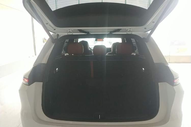 Used Li Auto L6 2025 Pro Smart Refresh Edition Trunk