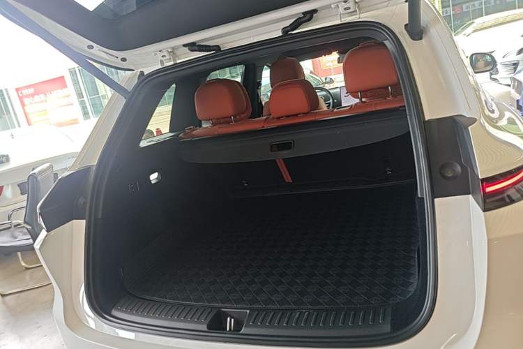 Used Li Auto L6 2025 Pro Smart Refresh Edition Trunk