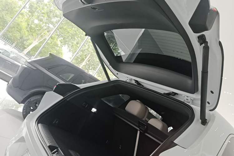Used Li Auto L6 2025 Pro Smart Refresh Edition Trunk