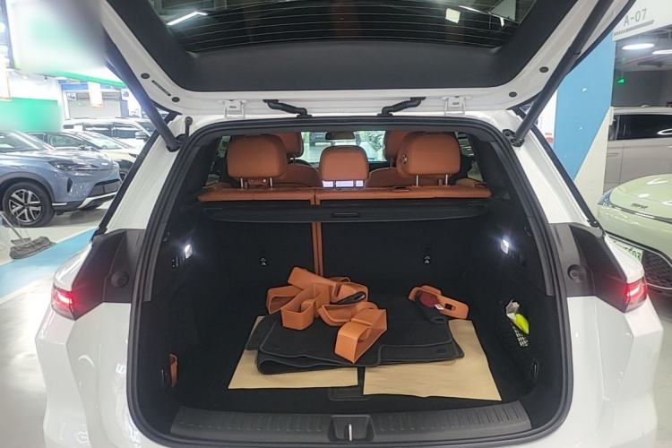 Used Li Auto L6 2025 Max Smart Refresh Edition Trunk