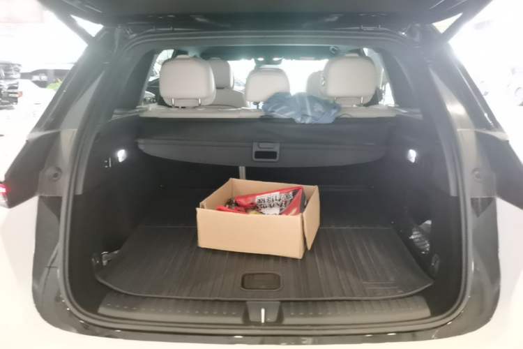 Used Li Auto L6 2025 Pro Smart Refresh Edition Trunk