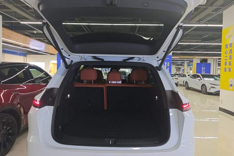 Used Li Auto L6 2025 Pro Smart Refresh Edition Trunk