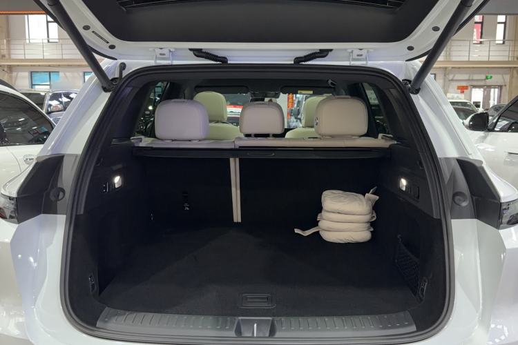 Used Li Auto L6 2025 Pro Smart Refresh Edition Trunk