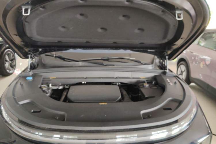 Used Li Auto L7 2023 Pro Model Engine Bay