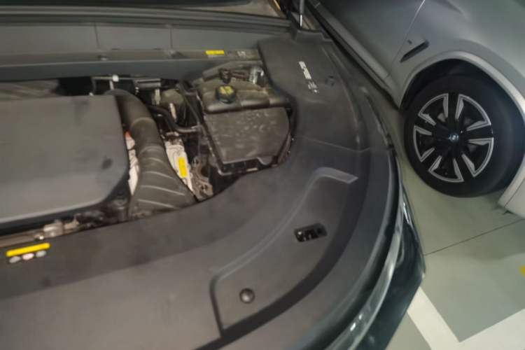 Used Li Auto L7 2023 Pro Model Engine Bay Left