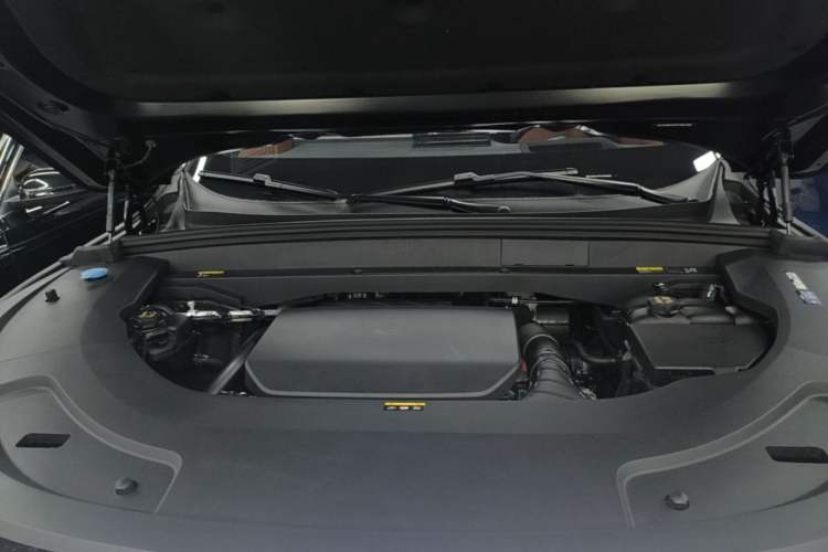 Used Li Auto L7 2023 Pro Model Engine Bay
