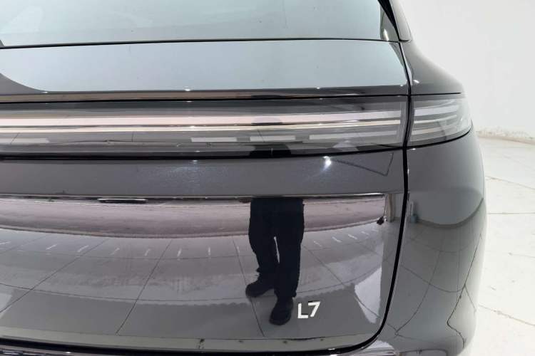 Used Li Auto L7 2023 Pro Model Exterior 4