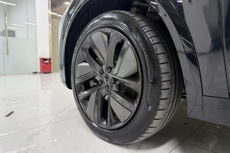Used Li Auto L7 2023 Pro Model Exterior 4