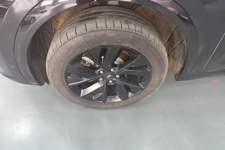 Used Li Auto L7 2023 Pro Model Exterior 4