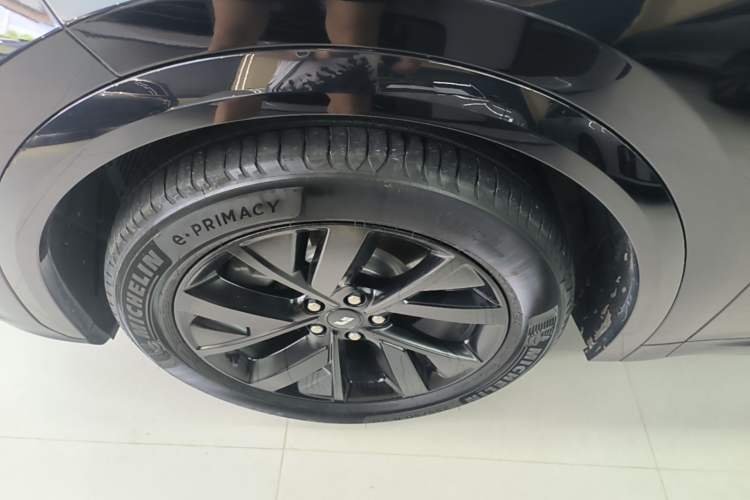 Used Li Auto L7 2023 Pro Model Exterior 4