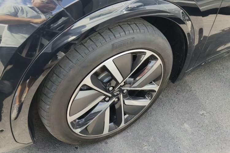 Used Li Auto L7 2023 Max model Left Front Wheel Hub