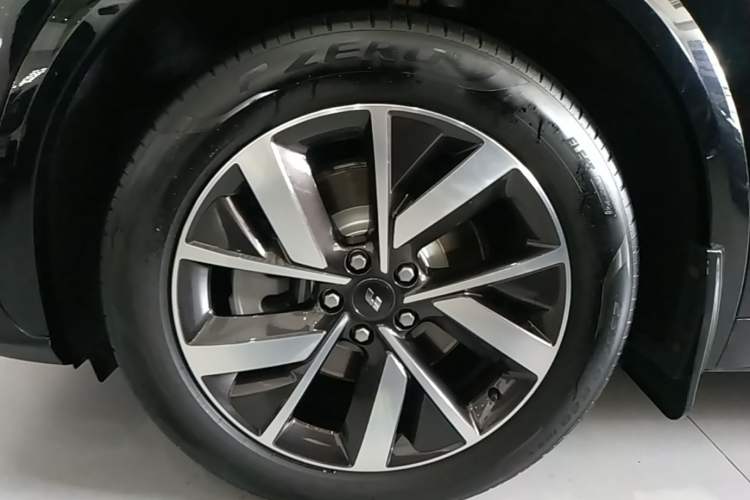 Used Li Auto L7 2023 Air model Left Front Wheel Hub