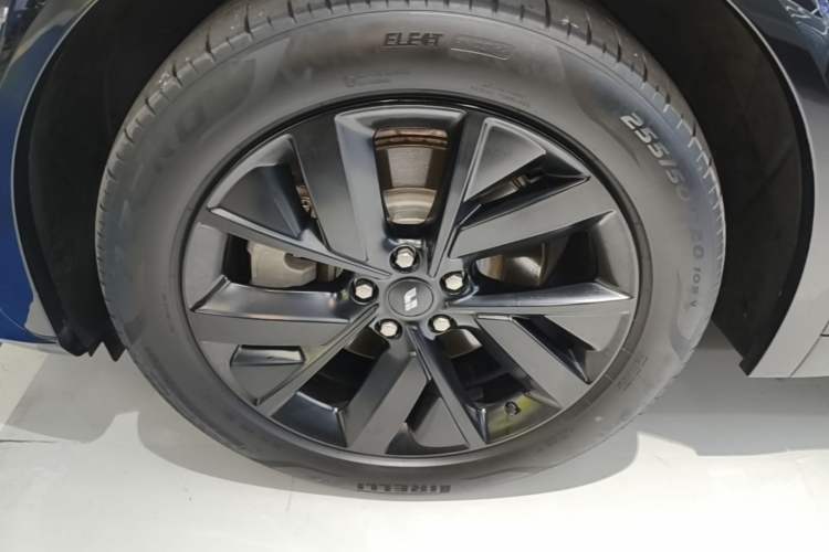 Used Li Auto L7 2023 Pro Model Left Front Wheel Hub