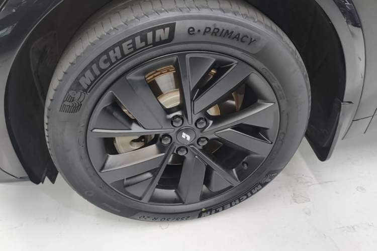 Used Li Auto L7 2023 Air model Left Front Wheel Hub
