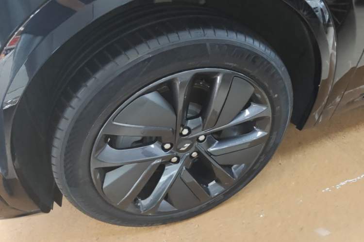 Used Li Auto L7 2023 Air model Left Front Wheel Hub