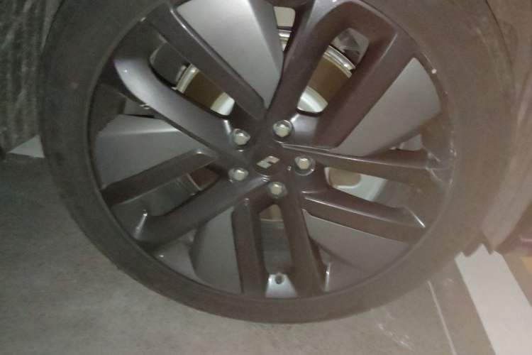 Used Li Auto L7 2023 Pro Model Right Front Wheel Hub