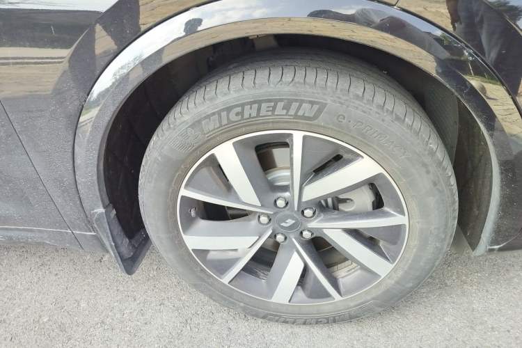 Used Li Auto L7 2023 Air model Right Front Wheel Hub