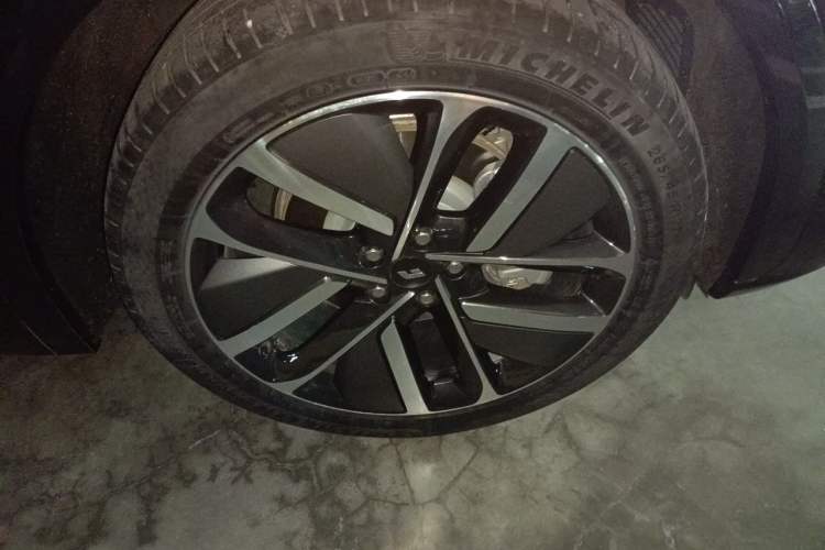 Used Li Auto L7 2023 Pro Model Right Front Wheel Hub