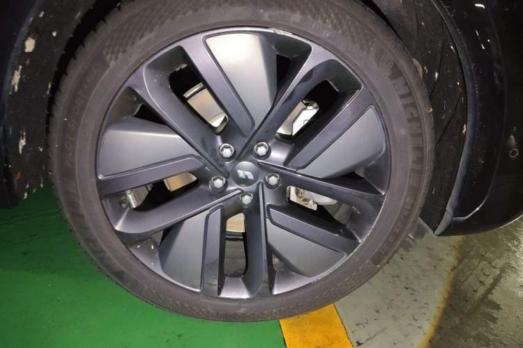 Used Li Auto L7 2023 Pro Model Right Front Wheel Hub