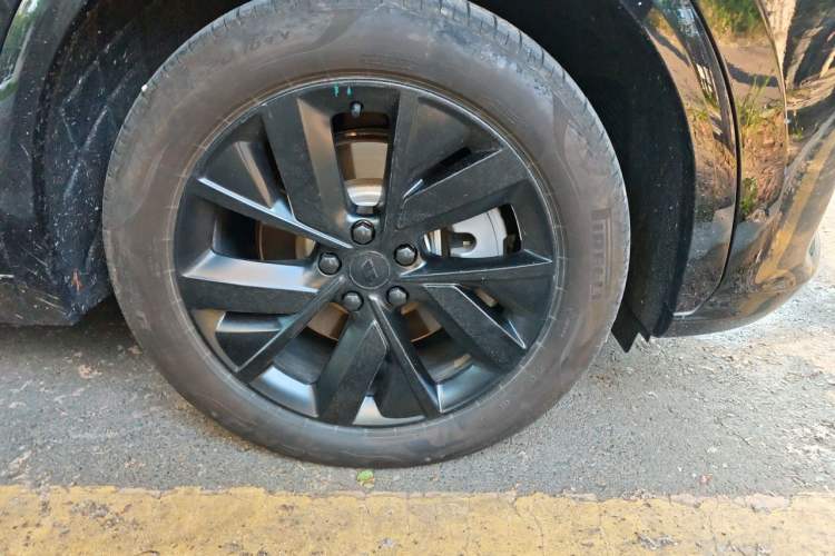 Used Li Auto L7 2023 Air model Right Front Wheel Hub