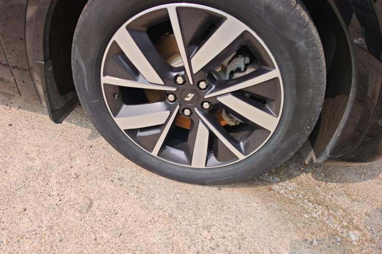 Used Li Auto L7 2023 Pro Model Right Front Wheel Hub