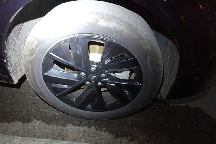 Used Li Auto L7 2023 Pro Model Right Front Wheel Hub