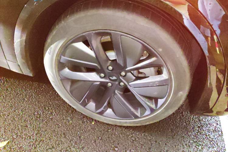 Used Li Auto L7 2023 Pro Model Right Front Wheel Hub