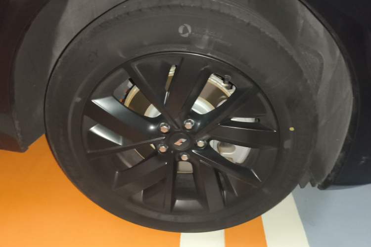 Used Li Auto L7 2023 Air model Right Front Wheel Hub