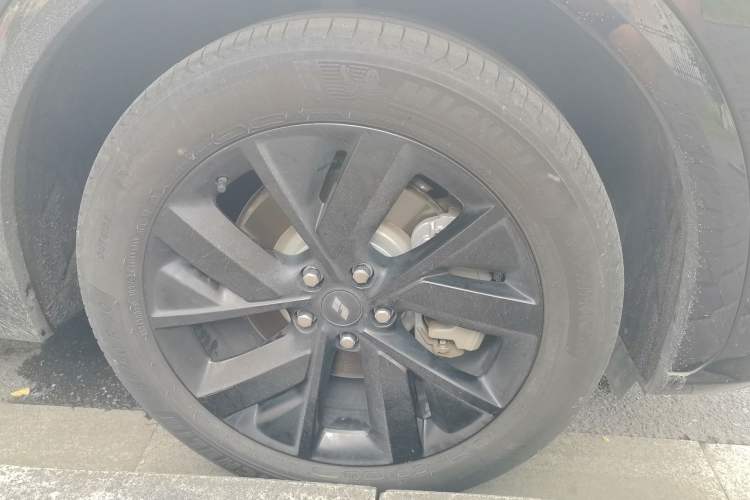 Used Li Auto L7 2023 Air model Right Front Wheel Hub