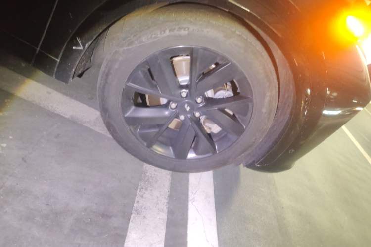Used Li Auto L7 2023 Pro Model Right Front Wheel Hub