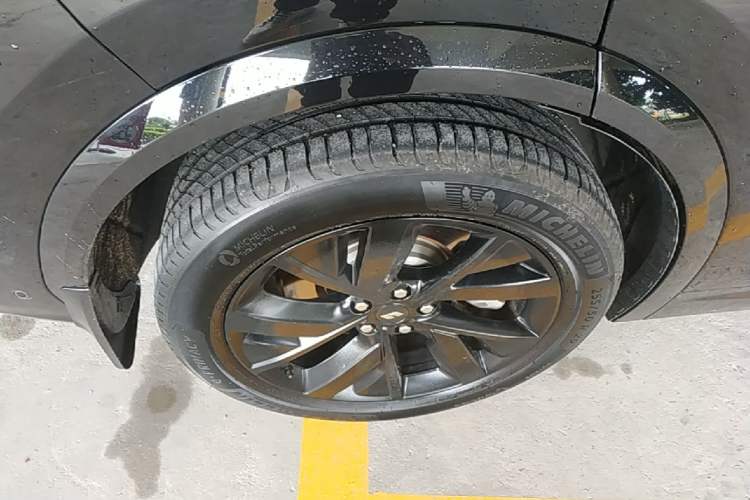 Used Li Auto L7 2023 Pro Model Right Rear Wheel Hub