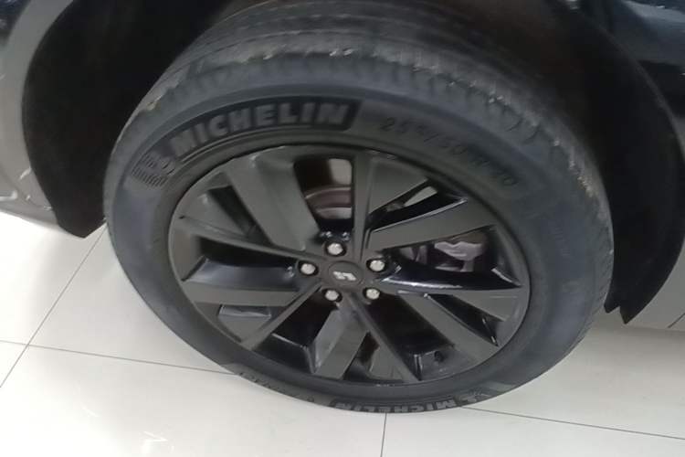 Used Li Auto L7 2023 Max model Right Rear Wheel Hub