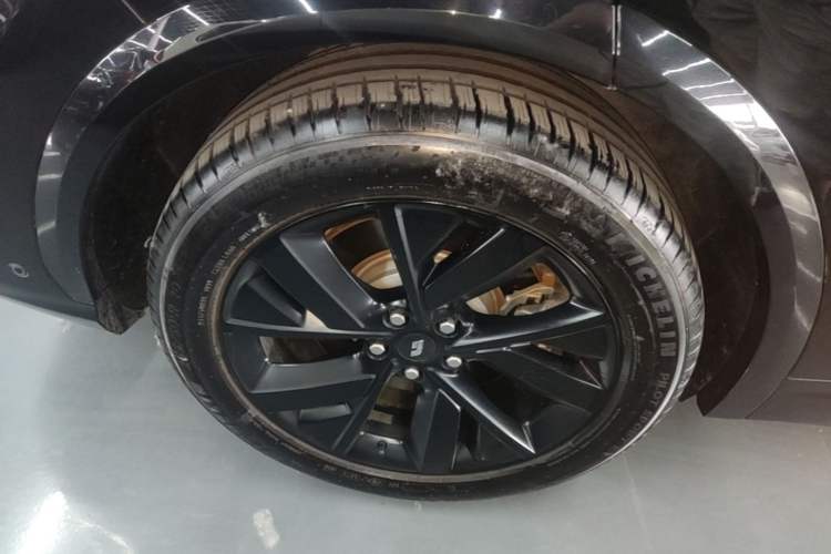 Used Li Auto L7 2023 Pro Model Right Rear Wheel Hub