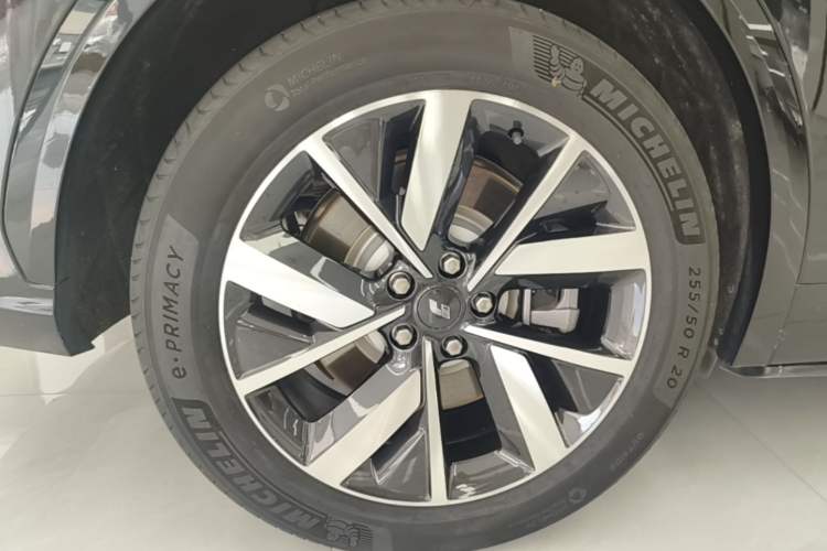 Used Li Auto L7 2023 Pro Model Right Rear Wheel Hub