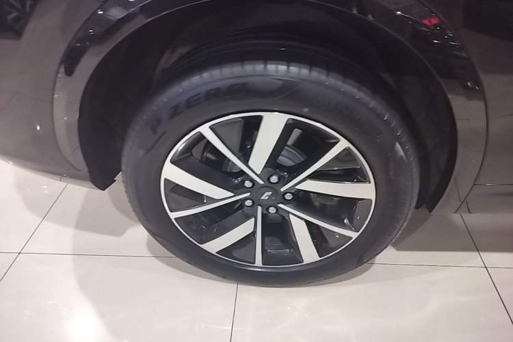 Used Li Auto L7 2023 Pro Model Right Rear Wheel Hub