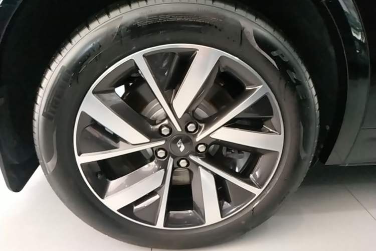 Used Li Auto L7 2023 Air model Right Rear Wheel Hub